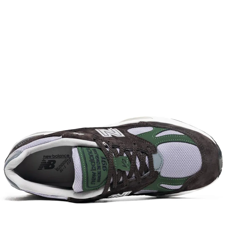 running in a crater area shoes New Balance Made in UK 991v2 - Licorice/Lavender Gray