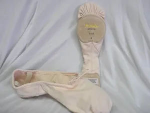 Ballon Canvas -- Split Sole Ballet Slipper -- Pink Wide Path Dust Free