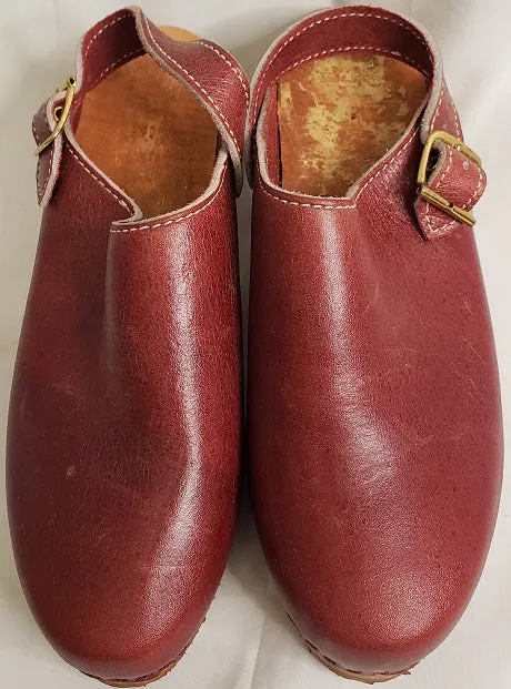 Paige -- Girl's Sling Back Clog -- Burgundy Cushioned Base Work Commute Cliff Edge