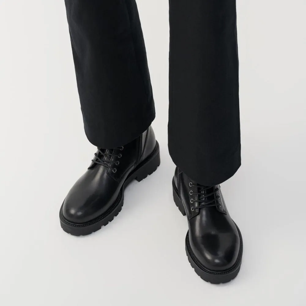 Downtown Cool Vagabond Women's Kenova Boots in Black Leather Mud Friendly Outdoor Tested