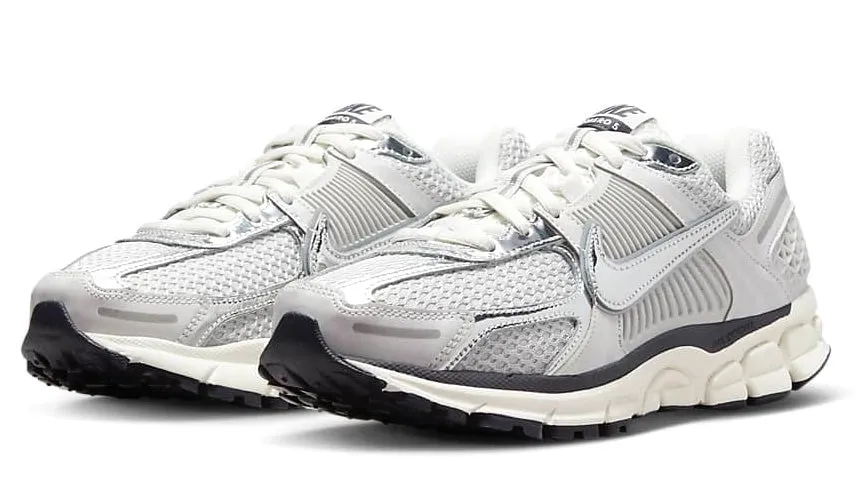 Nike Zoom Vomero 5 Photon Dust Metallic Silver Narrow Fit