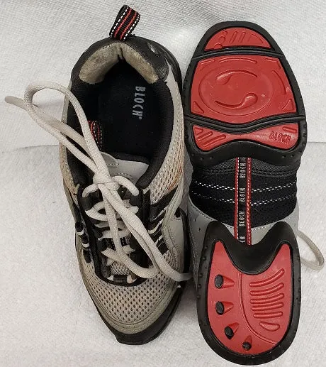 Matte Base Royal Mood Leonard -- Split Sole Dancesneaker -- Grey