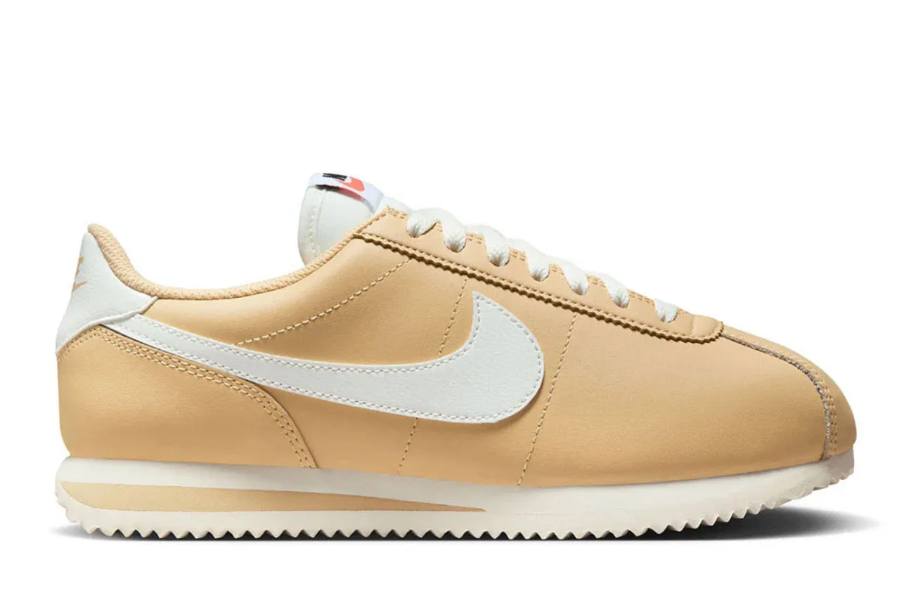 Ergonomic City Adventure Nike Cortez Sesame Sail White (W)