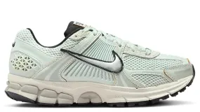 On Trend Nike Zoom Vomero 5 Light Silver Chrome (Women's)