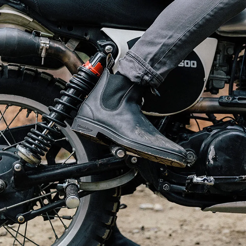 Blundstone Dress 068 in Black Zipper Closure Classic Eco Material Snowy Path