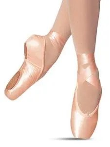 Lara -- Split Sole Pointe Shoe -- Pink Satin Hero Edge