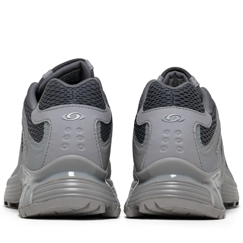 Salomon XT-Whisper Void - Alloy/Castlerock running in a historical site shoes