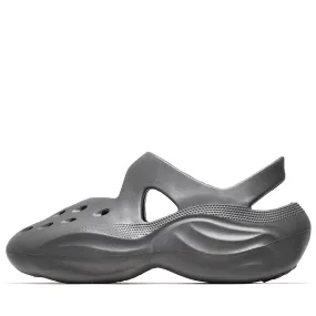 Ergonomic Wellness Seekers Dingyun Zhang x Crocs Diffuser - Black Sand