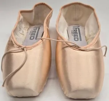 Flexible Design Studios II -- Pointe Shoe -- European Pink Satin