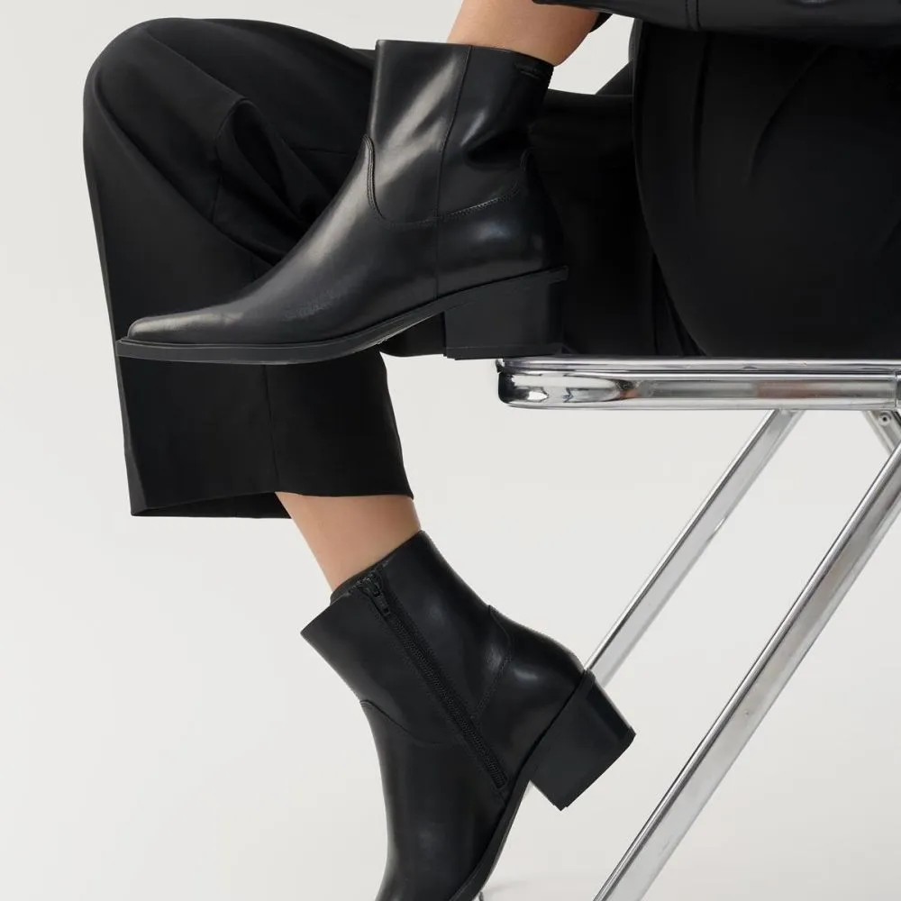 High Traction Morning Walk Vagabond Women's Kelsey Boots in Black Leather Mid Ankle