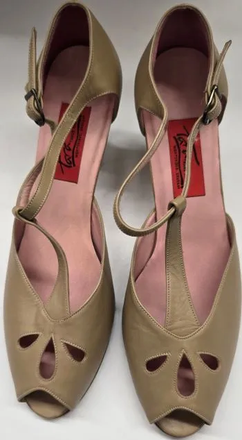2.5" Malena -- Women's Tango Shoe -- Tan Swift Path