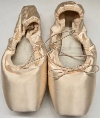 Light Step Classic Mykia -- Pointe Shoe --  Pink Satin
